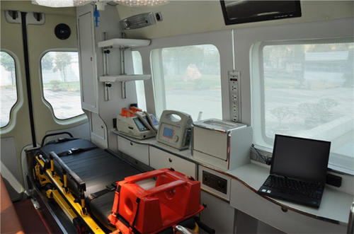 玉环市救护车内部